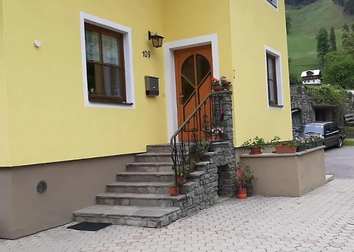 Haus Silvia Kraml 住宿加早餐酒店 斯拉德明